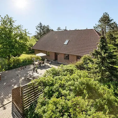 Iiro - 2-5km From The Sea By Interhome